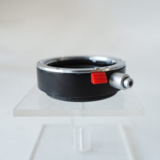 Leitz 14158-1 close-up ring met draadontspanner aansluiting.