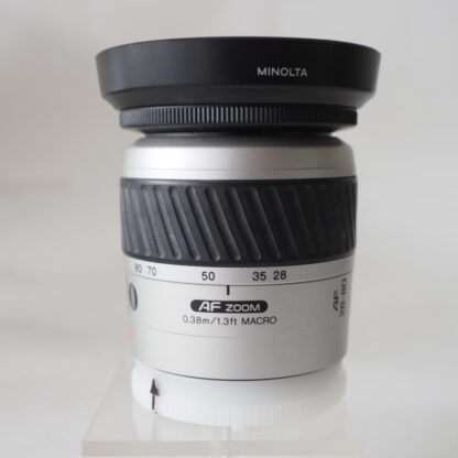Minolta AF zoom 28-80/3.5-5.6 + zonnekap